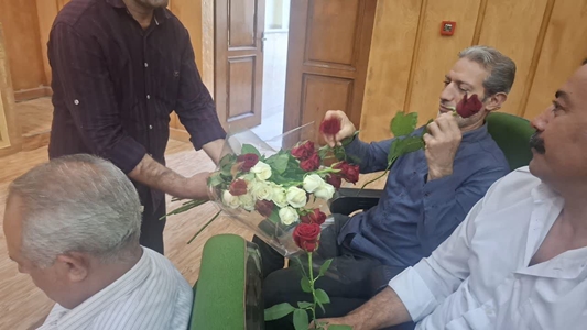 آیین گرامیداشت ولادت پیامبر اکرم (ص) و امام صادق (ع) همراه با مراسم تکریم مقام کارمند در دانشکده بهداشت و تغذیه  برگزار شد.